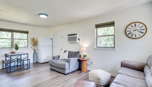 House (2 Bedrooms)