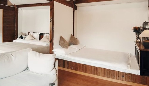 Comfort Suite, Courtyard View