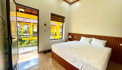 Deluxe Double Room, 1 King Bed, Non Smoking, Pool View