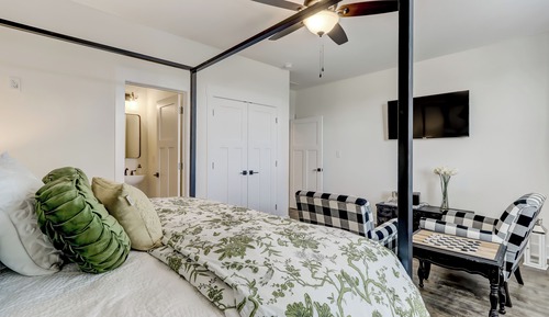 Luxury Room, 1 King Bed, Mountain View