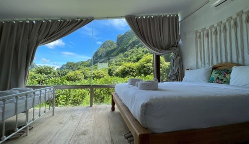 Villa, Hill View