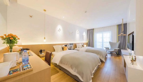 Superior Twin Room, City View