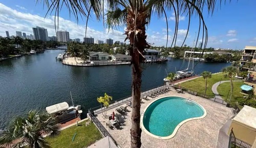 Superior Condo, Canal View