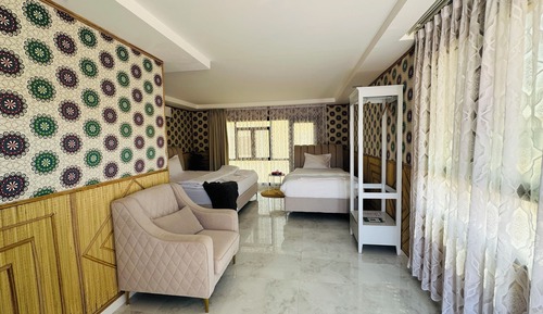 Habitación triple, balcón, vistas al desierto