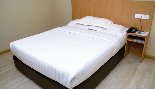 Habitación básica con 1 cama doble o 2 individuales