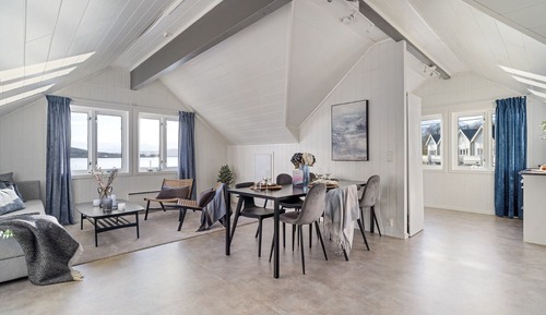 Sea House Family