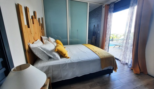 Habitación Confort doble, vistas a la piscina