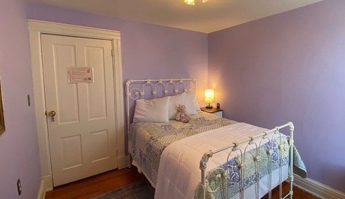 Comfort Double Room, Shared Bathroom (Heather's Room)