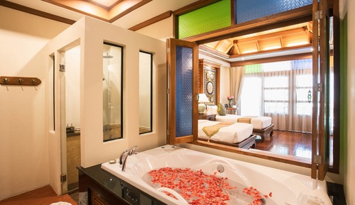 Luxury Twin Bed with spa bath
