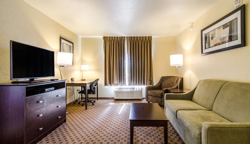 Suite, varias camas, no fumadores (King Bed with Sleeper Sofa)