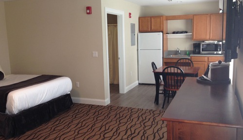 Pelham Suite, 2 Queen Beds, Kitchenette, ADA, Ground Floor, Poolside/No Ocean View
