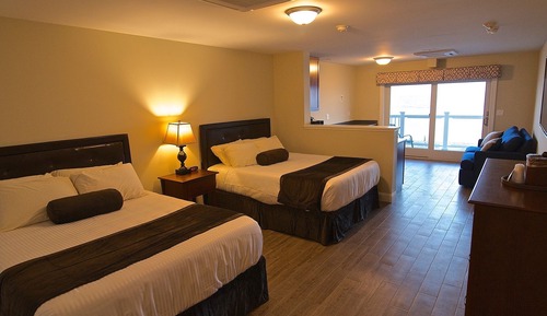 Pelham Suite, 2 Queen and 1 Sofa Bed, Kitchenette, Oceanfront Private Balcony