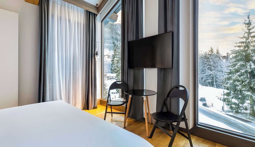 Suite (Quadruple Extra Bed 2AD+3CH)