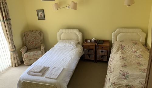 Habitación estándar con 2 camas individuales, accesible para personas con discapacidad