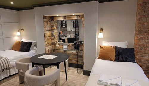 Habitación cuádruple familiar, varias camas, baño privado