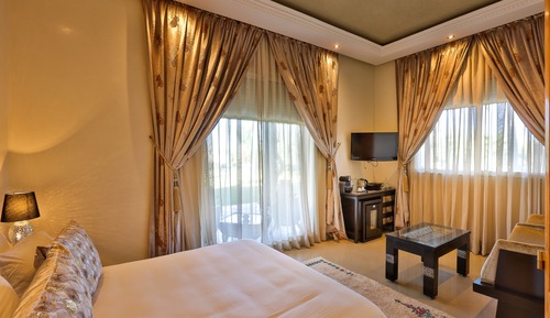 Habitación Deluxe doble, junto a la piscina