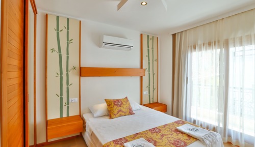 Apartamento económico, 2 habitaciones, balcón, vistas parciales al mar