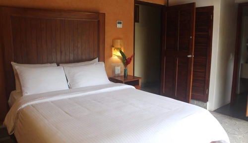 Habitación junior doble, 1 cama de matrimonio, vistas a la piscina, junto a la piscina