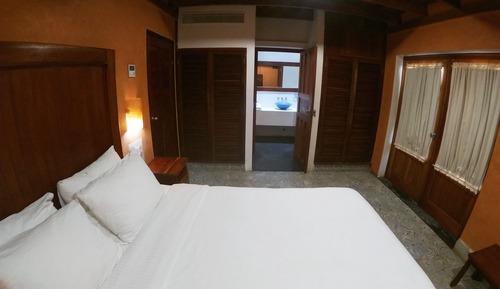 Habitación junior doble, 1 cama de matrimonio, vistas a la piscina, junto a la piscina