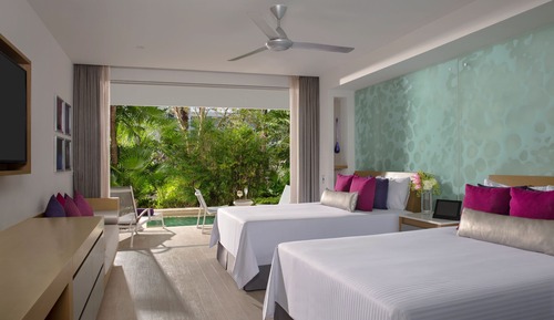 Xcelerate Junior Suite Swimout Tropical View Double