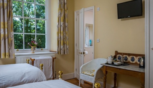 Habitación doble, baño privado (or Twin)