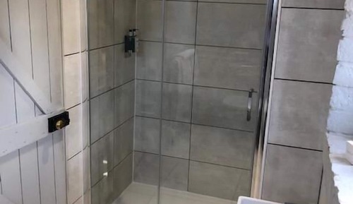 Habitación con 2 camas individuales, baño privado (Room 9 )