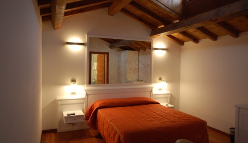 Habitación con 1 cama doble o 2 individuales, baño privado