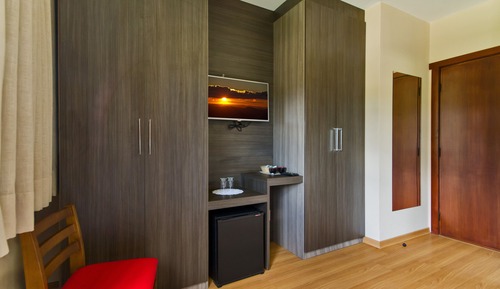 Habitación estándar con 1 cama doble o 2 individuales, vistas a la montaña