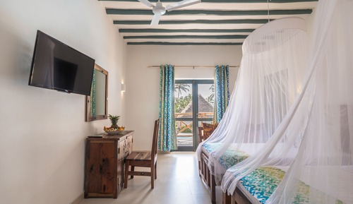 Habitación Deluxe, vistas a la piscina, junto a la playa