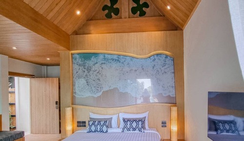 Junior Suite Pool Access