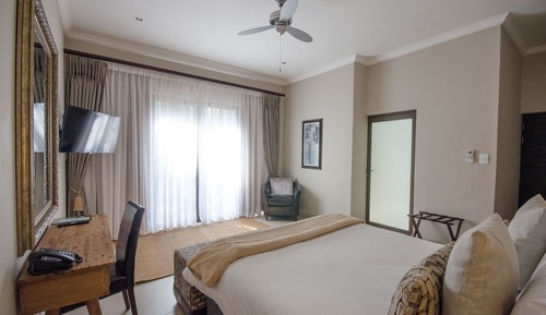 Four Bedroom Chalet with Splash Pool