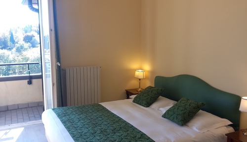 Habitación superior con 1 cama doble o 2 individuales