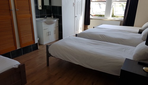 Quadruple Room with Private Bathroom