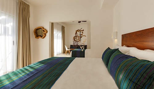 Junior Suite with terrace and city view