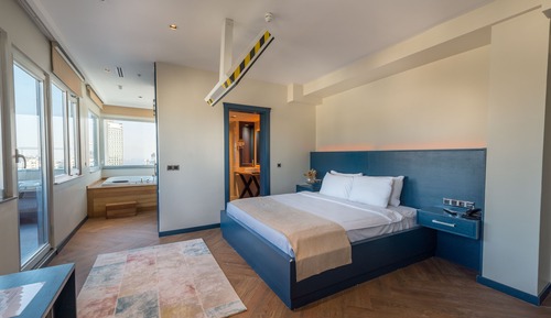 Corner Suite ( Connecting to Suite Room)