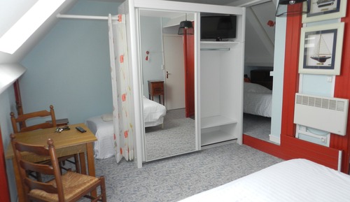 Habitación cuádruple, varias camas (Sea) (2 persons and 1 Child)