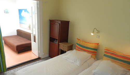 Habitación con 2 camas individuales (Center) (Skylight) (2 pax and 1 child)