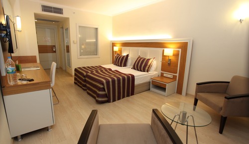Habitación superior (Partial Sea View)