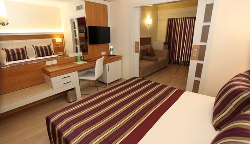 Habitación familiar (Classic, Partial Sea View)