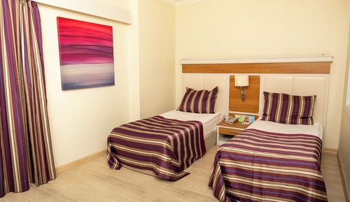Habitación familiar, 1 habitación (Partial Sea View and Second Bedroom)