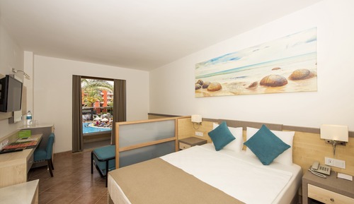 Habitación clásica (Sofabeds and Partial Sea View)