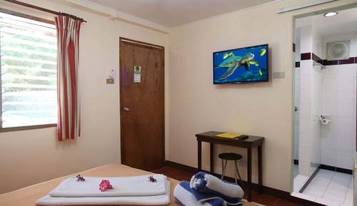 Habitación económica, junto a la piscina