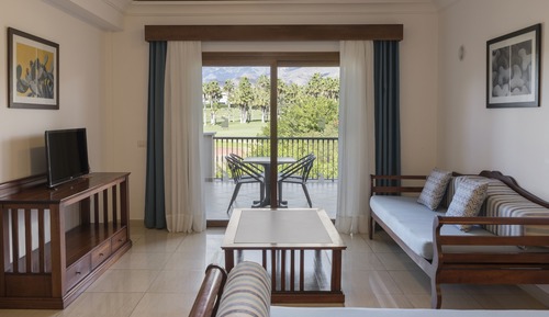Suite, vistas al campo de golf ( 2 Adults + 1 Child )