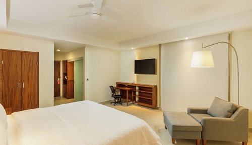 Estudio, 1 cama de matrimonio grande, no fumadores, frigorífico y microondas