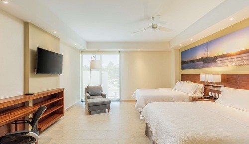 Estudio, 2 camas de matrimonio, frigorífico y microondas, vistas a la montaña