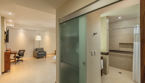 Habitación, 1 cama de matrimonio con sofá cama, no fumadores (Mobility & Hearing, Roll-in Shower)