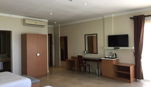 Ocean Room with 1 Queen Bed and 1 Single Bed