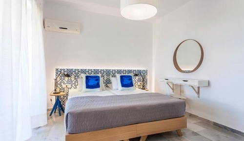 Estudio, vistas al jardín