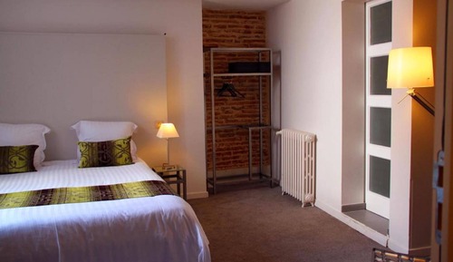 Habitación familiar, 1 cama de matrimonio con sofá cama, baño privado, vistas a la ciudad