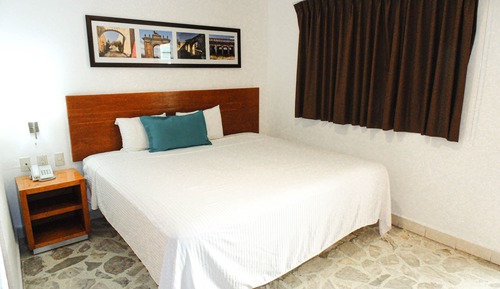 Habitación básica, 1 cama de matrimonio grande